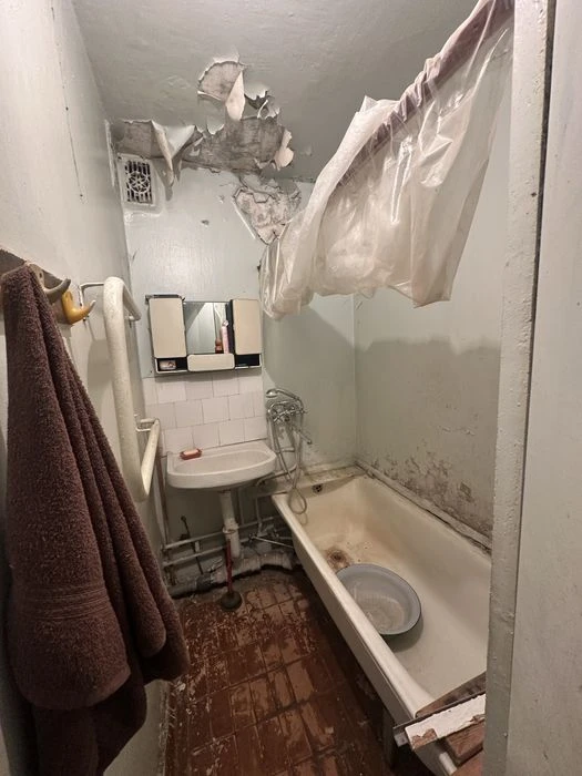 Продам 1 к кв на Олексіївці, пр.Перемоги,54  8/9 Є-Відновлен