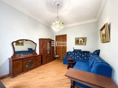 Продам 2 кімн. квартиру за адресою: Куликівський узвіз, 14