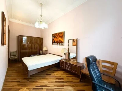 Продам 2 кімн. квартиру за адресою: Куликівський узвіз, 14