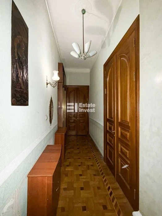 Продам 2 кімн. квартиру за адресою: Куликівський узвіз, 14