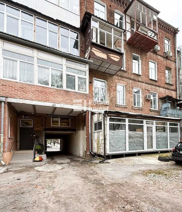 Продам 2 кімн. квартиру за адресою: Куликівський узвіз, 14