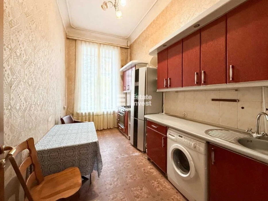Продам 2 кімн. квартиру за адресою: Куликівський узвіз, 14