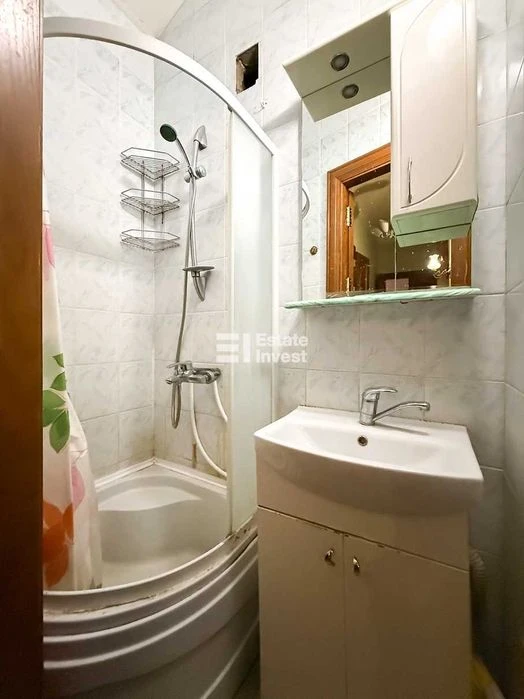 Продам 2 кімн. квартиру за адресою: Куликівський узвіз, 14