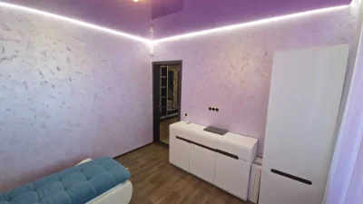 Продам 3к квартиру метро Индустриальная 42000