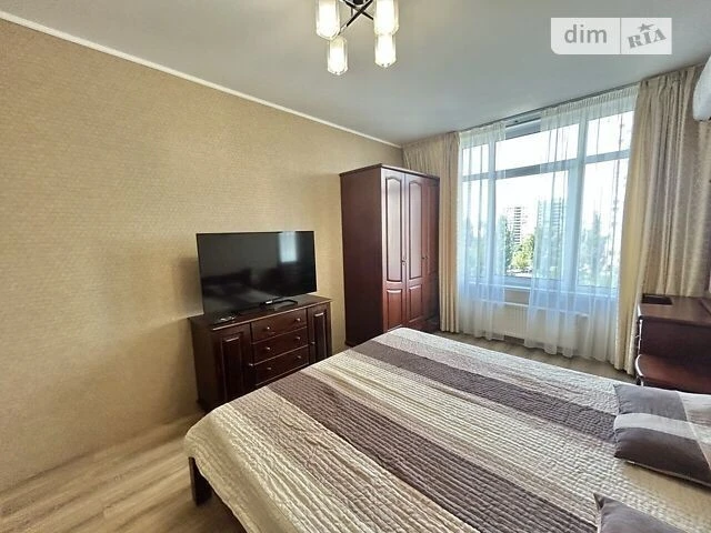 Продаж 3к квартири 87.8 кв. м на вул. Євгена Сверстюка 6 • I