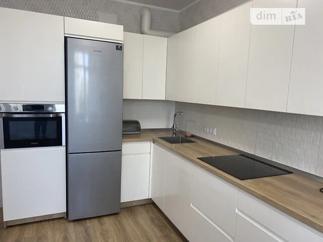 Продаж 3к квартири 87.8 кв. м на вул. Євгена Сверстюка 6 • I