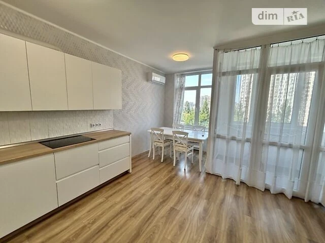 Продаж 3к квартири 87.8 кв. м на вул. Євгена Сверстюка 6 • I