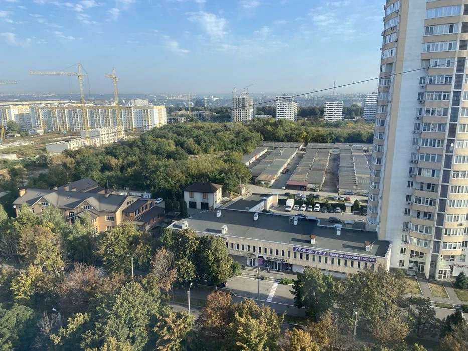Продам 3к квартиру Олимпийская.Метро Палац спорта