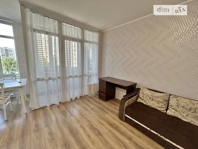 Продаж 3к квартири 87.8 кв. м на вул. Євгена Сверстюка 6 • I