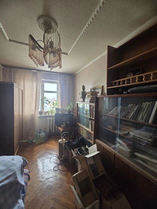 Продам 3х комнатную Салтовка  8х/з