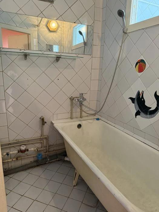 Продам 2 кімнатну квартрру біля метро Індустріальна