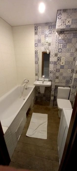 Продам свою 2к квартиру на Амосова