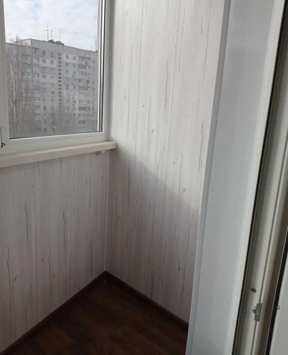 Продам 2-квартиру метро Олексіївська