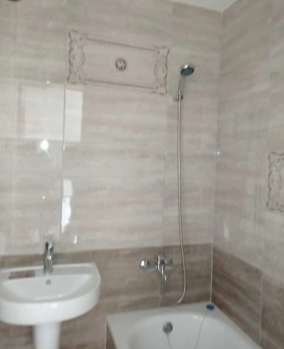 Продам 2-квартиру метро Олексіївська