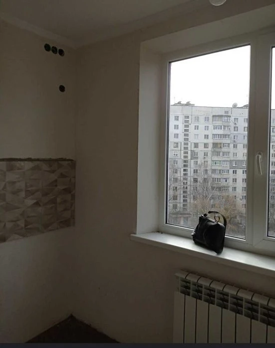 Продам 2-квартиру метро Олексіївська