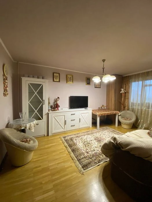 Продажа 4 ком. квартиры с евроремонтом возле метро Победа