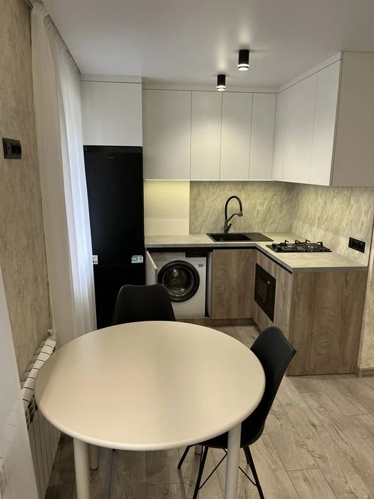 Продам 1к.кв с евроремонтом біля метро 23 серпня
