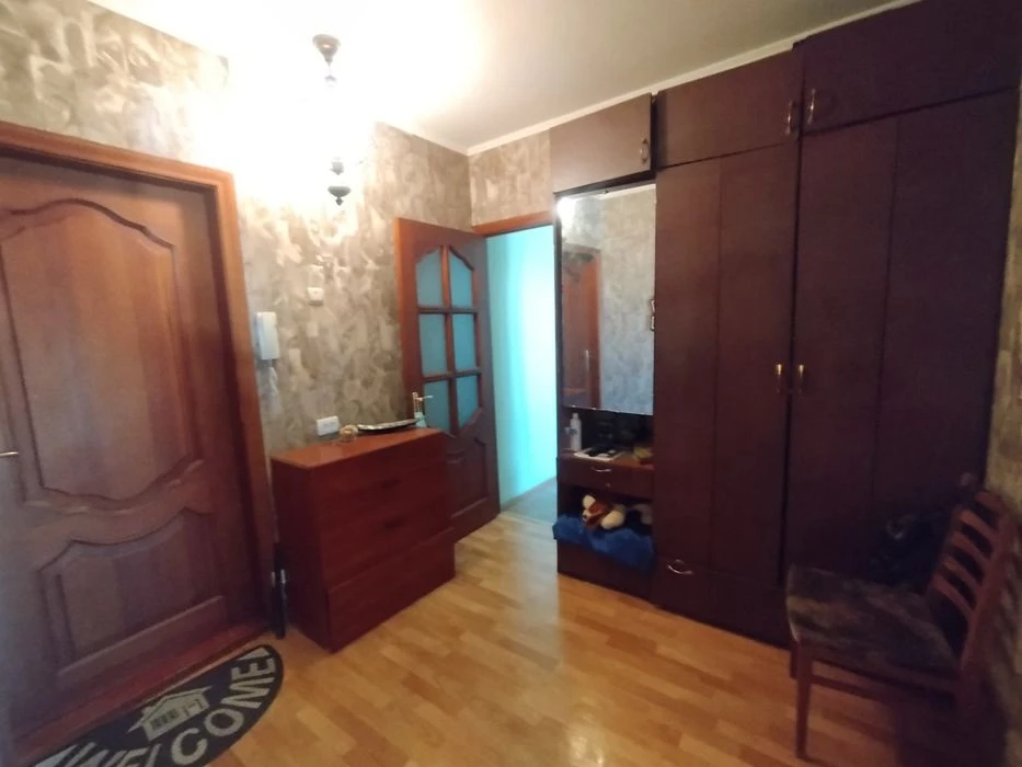 Продам 2 квартиру на Олексіївці,вул.Ахсарова,1б