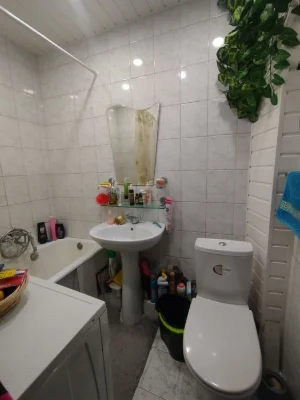 Продам 2 квартиру на Олексіївці,вул.Ахсарова,1б