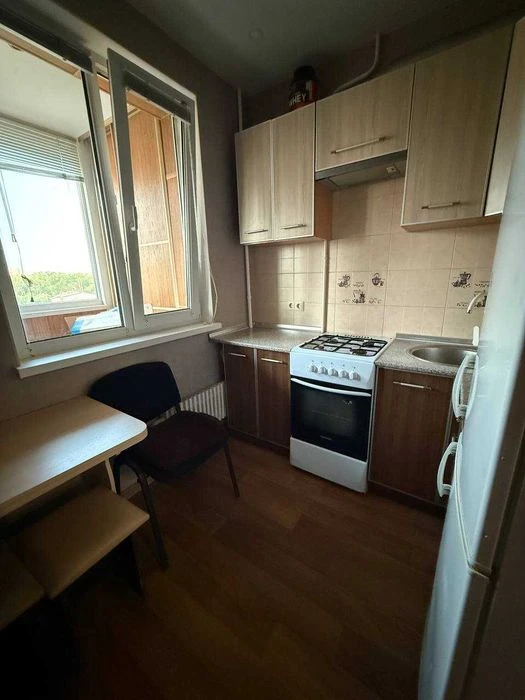 Продаж 1-кімн. кв., 9/10,  метро Наукова