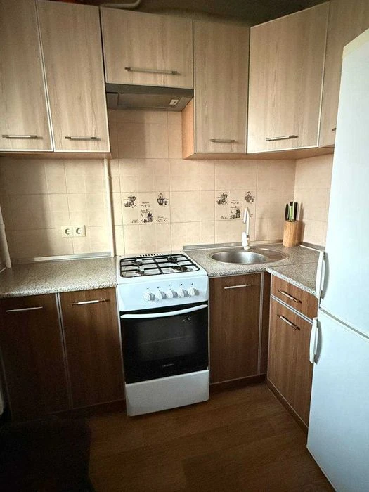Продаж 1-кімн. кв., 9/10,  метро Наукова