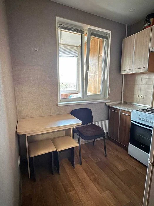 Продаж 1-кімн. кв., 9/10,  метро Наукова