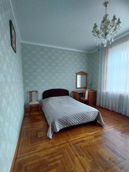 Продам 3 комнатную квартиру с ремонтом Южный вокзал
