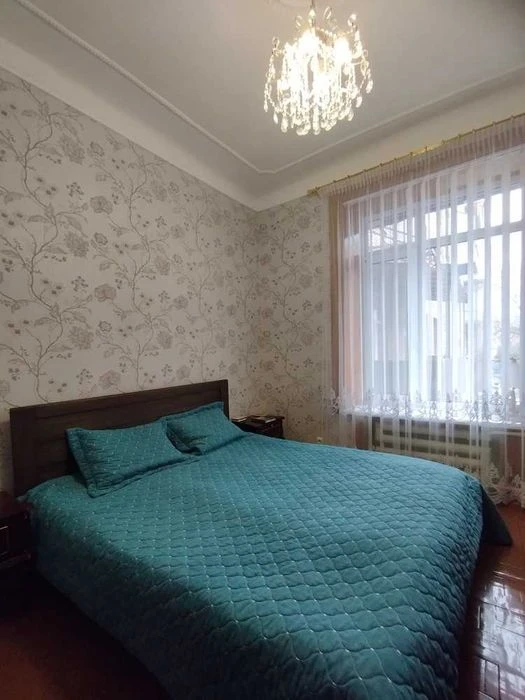 Продам 3 комнатную квартиру с ремонтом Южный вокзал