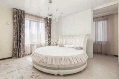 Продам 4 к.кв - 130 м2, Центр, Новострой, ул Свободы 36А