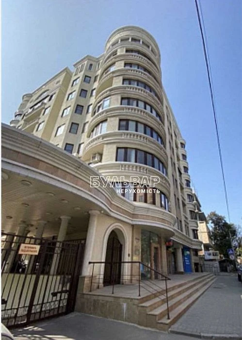 Продам 4 к.кв - 130 м2, Центр, Новострой, ул Свободы 36А