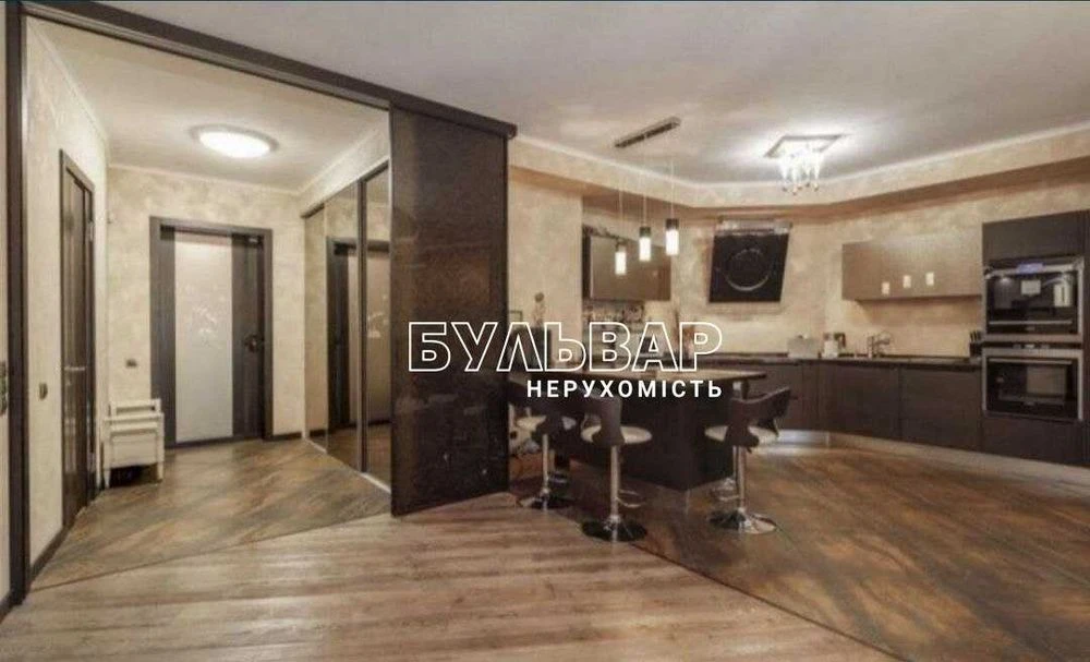 Продам 4 к.кв - 130 м2, Центр, Новострой, ул Свободы 36А