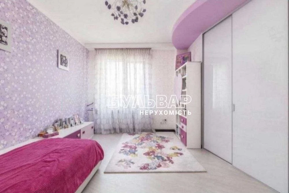 Продам 4 к.кв - 130 м2, Центр, Новострой, ул Свободы 36А