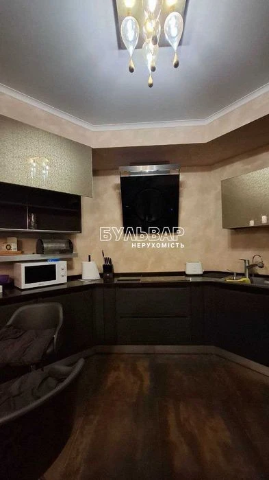 Продам 4 к.кв - 130 м2, Центр, Новострой, ул Свободы 36А
