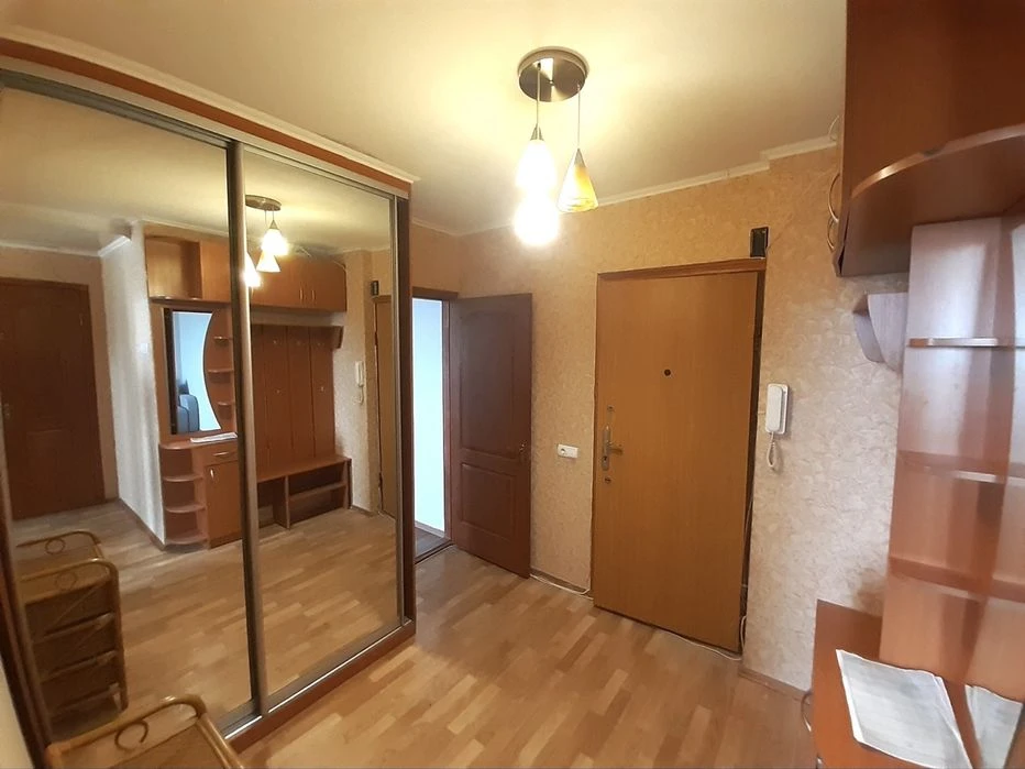 Продажа 2 ком. квартиры у порога метро Победа.