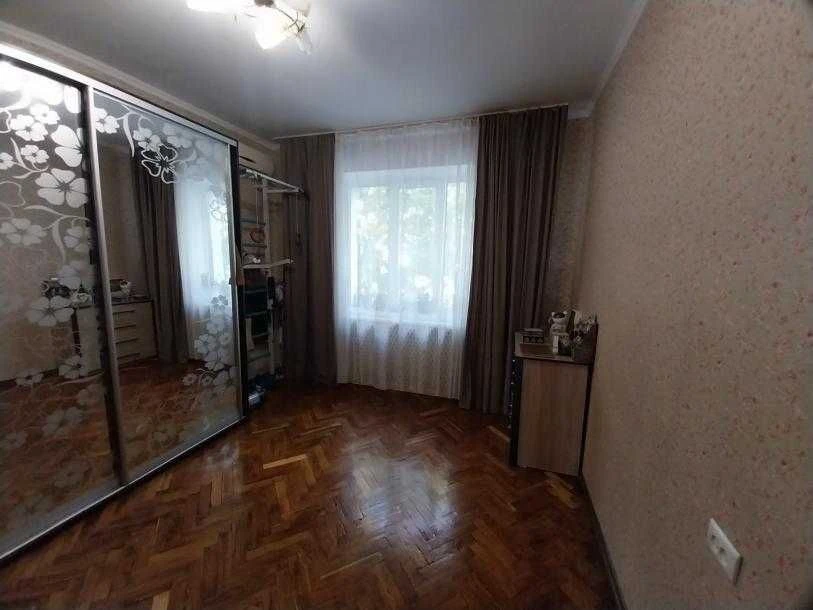 Продам 2х комнатную  сталинку. Сертификат+