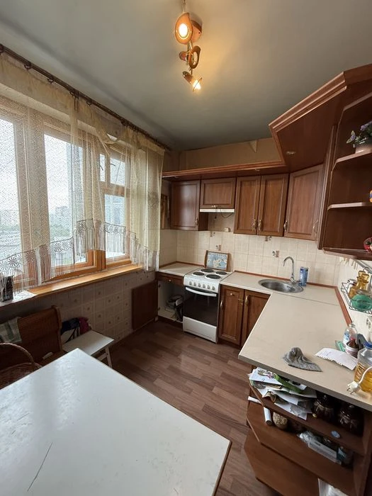 Продам 4 комнатную квартиру, Архитекторов, 22