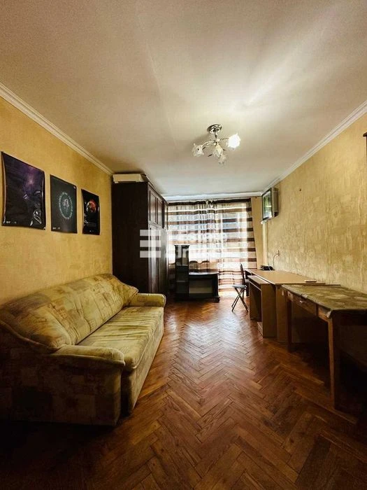 Продам 2 кімн. квартиру на пр. Науки, 66.