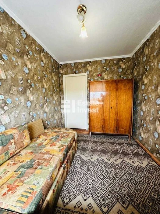 Продам 2 кімн. квартиру на пр. Науки, 66.
