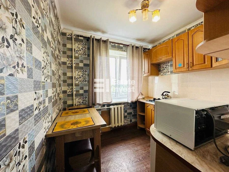 Продам 2 кімн. квартиру на пр. Науки, 66.