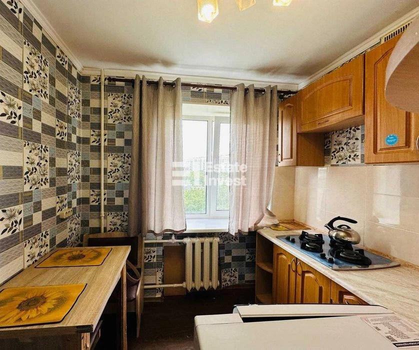 Продам 2 кімн. квартиру на пр. Науки, 66.