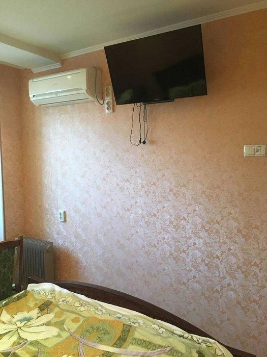 Продам 2к.квартиру  метро Гагарина (Левада) 1минута. Торг.Od