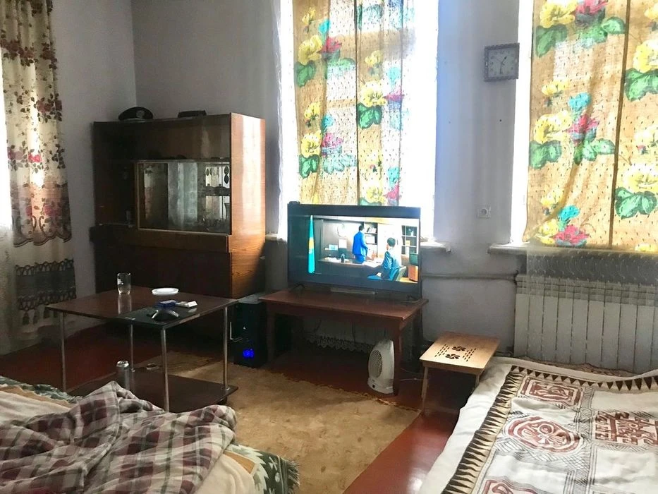 D1M Продам 2 кімнатну сталінку 51 м2, пр. Героїв Харкова 191