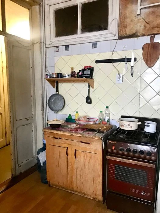 D1M Продам 2 кімнатну сталінку 51 м2, пр. Героїв Харкова 191