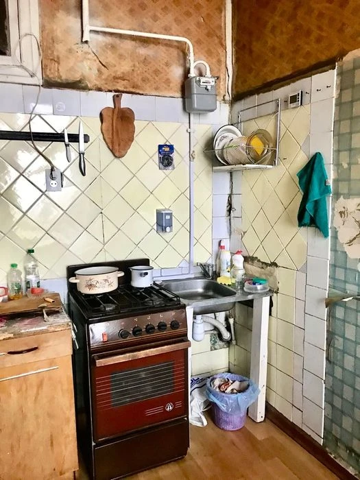 D1M Продам 2 кімнатну сталінку 51 м2, пр. Героїв Харкова 191
