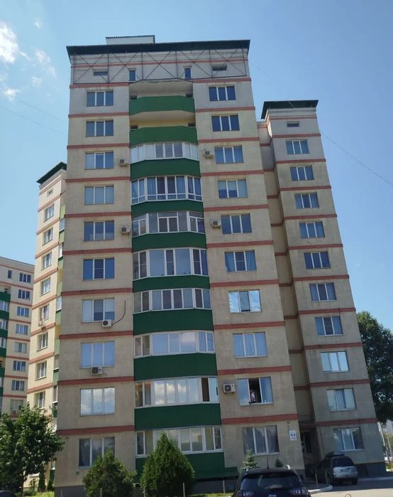 Продам новобудову 91 м² біля  центрального ринку з частковим