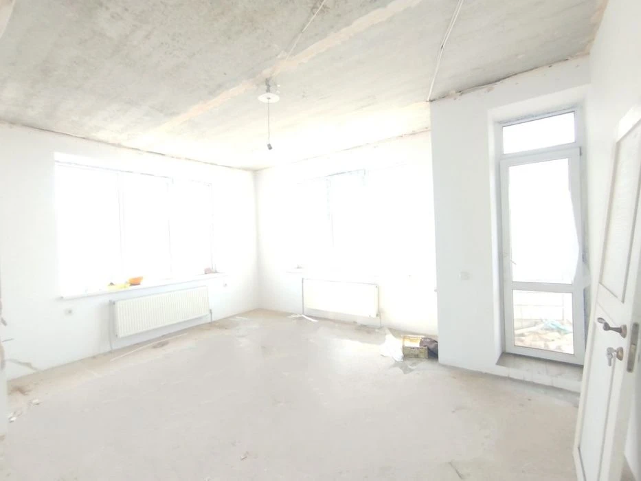 Продам новобудову 91 м² біля  центрального ринку з частковим