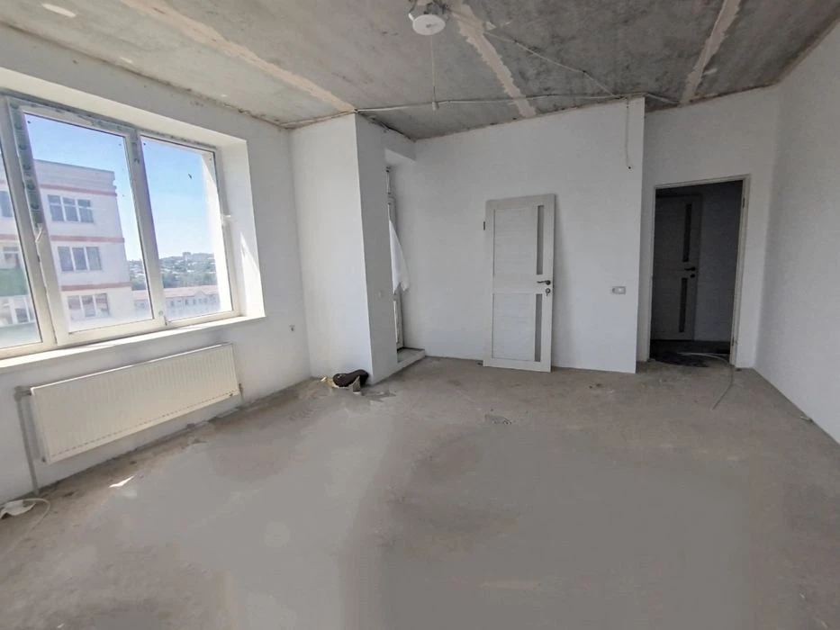Продам новобудову 91 м² біля  центрального ринку з частковим