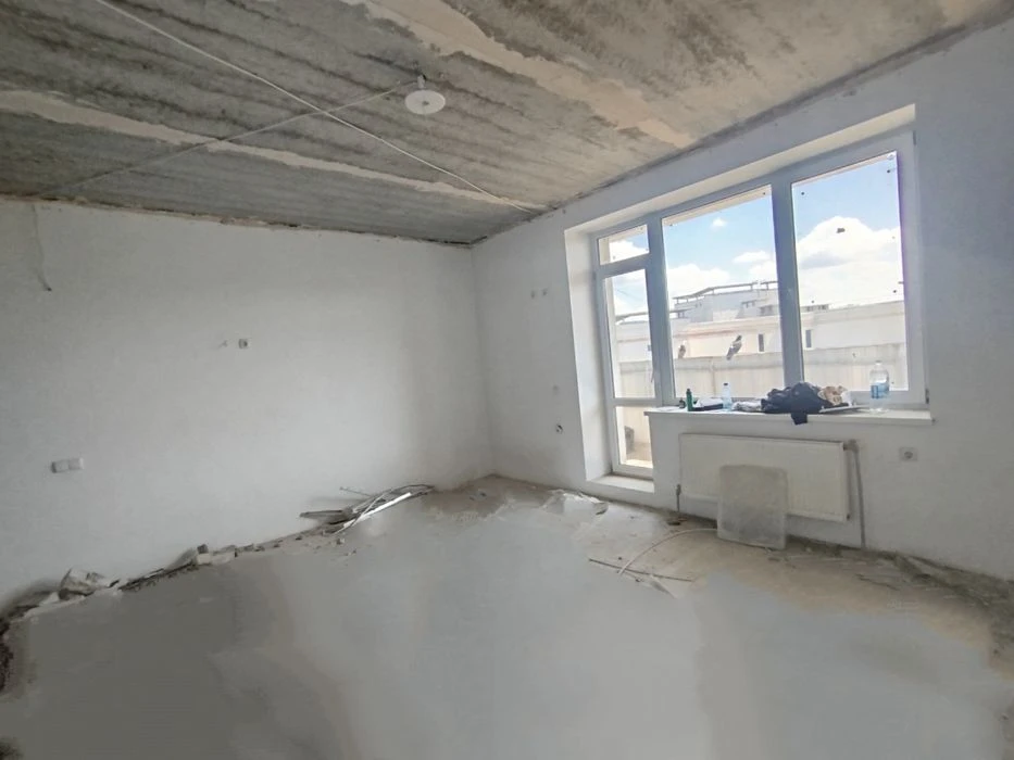 Продам новобудову 91 м² біля  центрального ринку з частковим