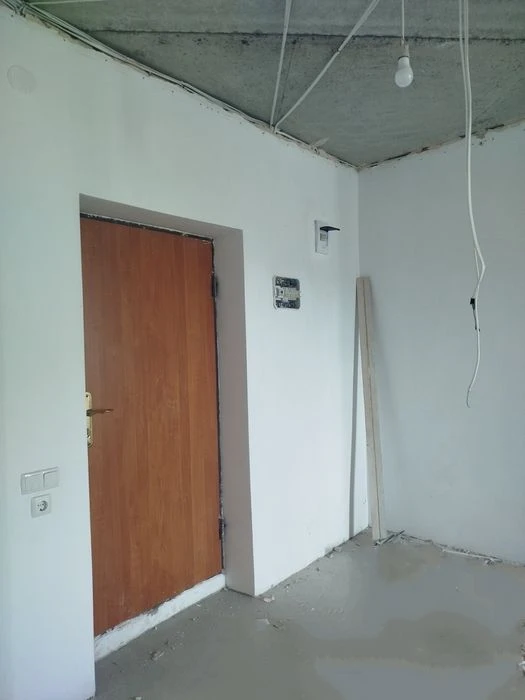 Продам новобудову 91 м² біля  центрального ринку з частковим