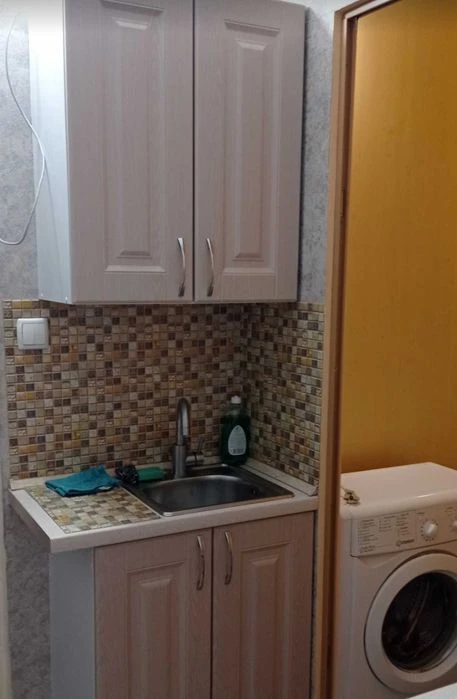 Продам 1 комнатную мини квартру Салтовка г.Харьков метро сту
